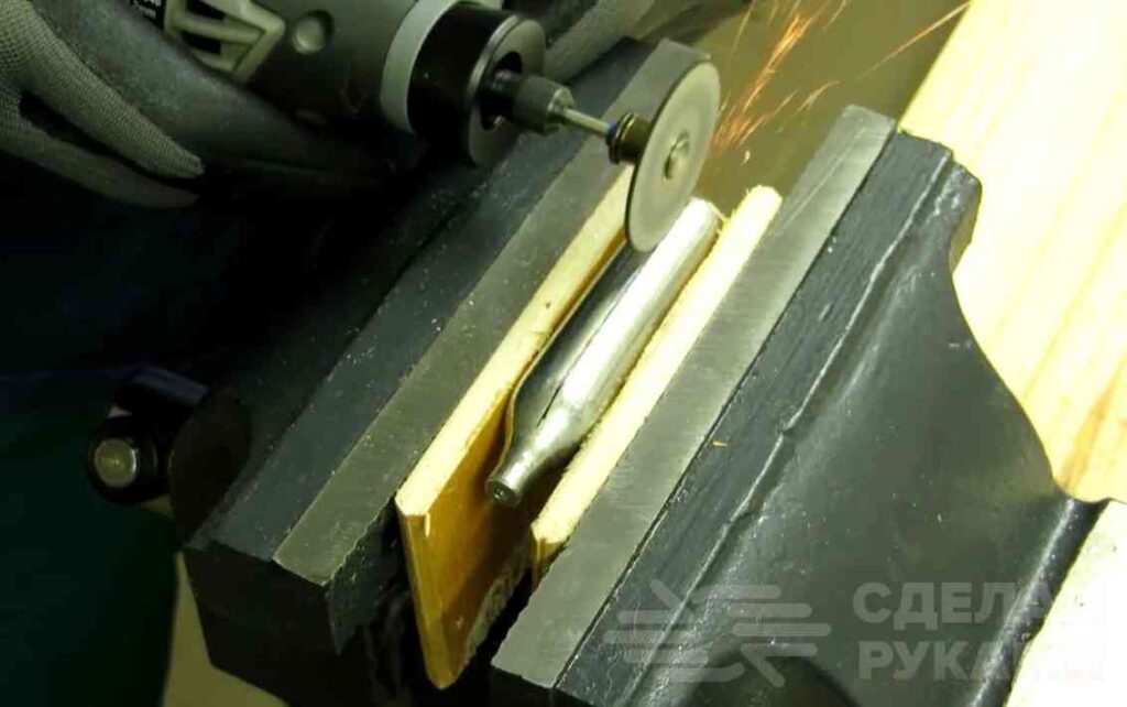 Как сделать компактный складной нож из баллончика СО2
