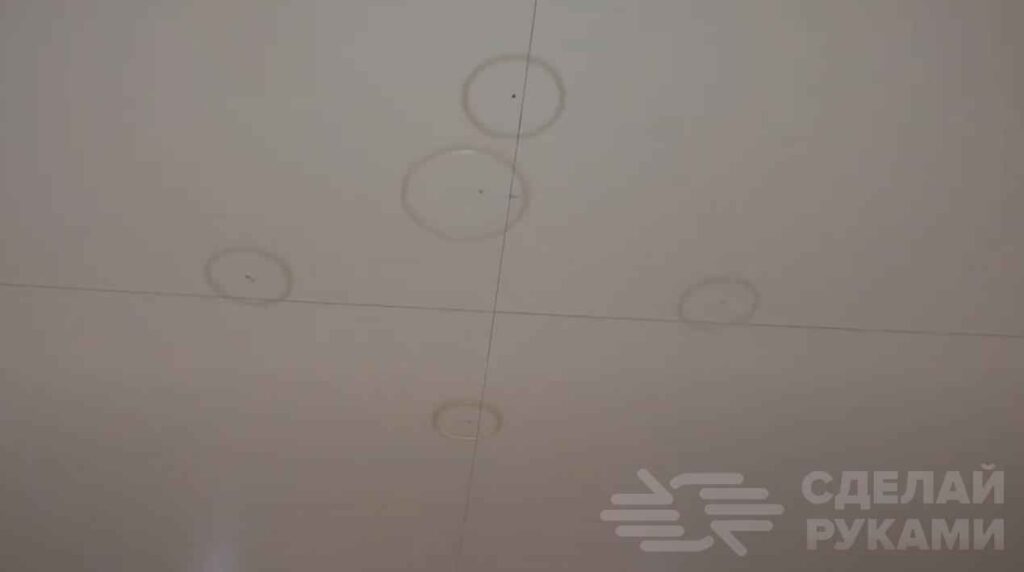 Как повесить LED светильник на натяжной потолок