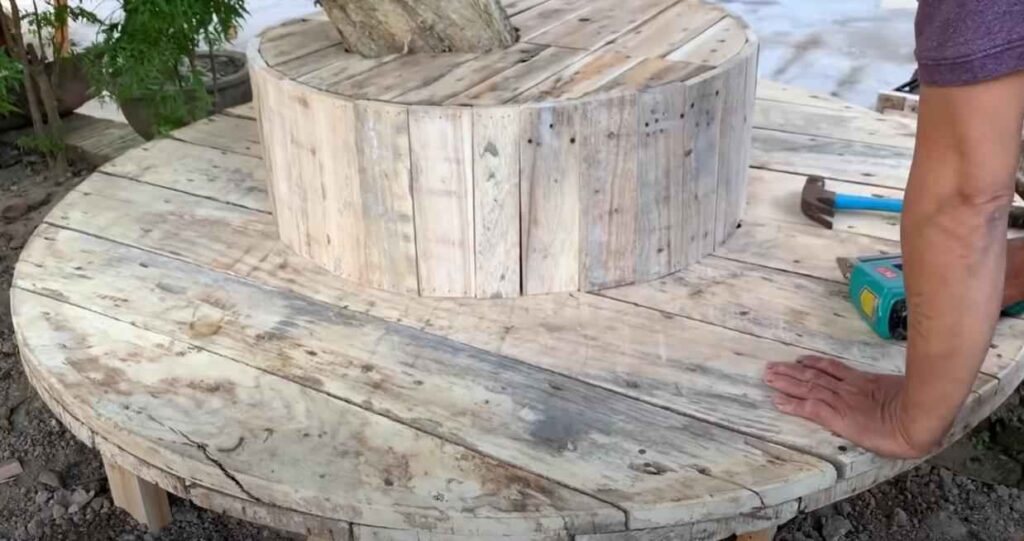 Садовая скамейка своими руками: 25 идей для дома и дачи